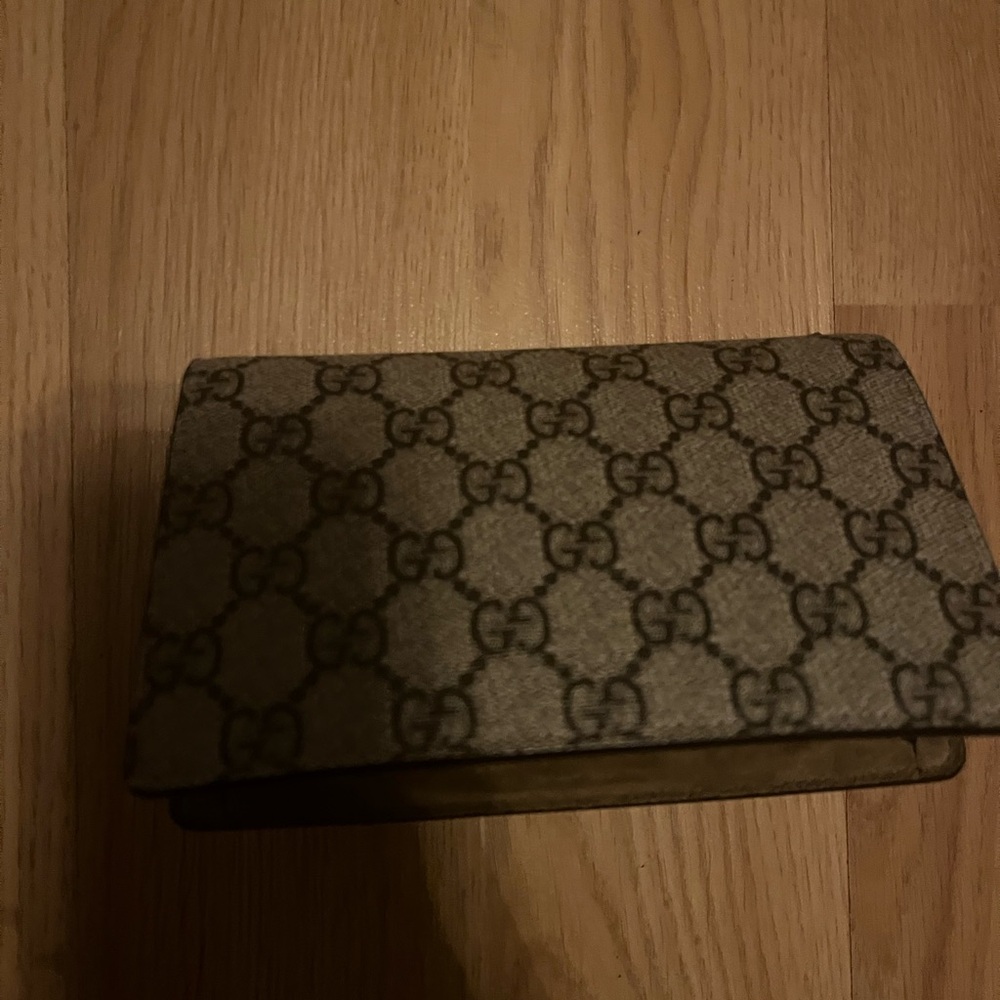 Gucci Beige Monogram Clutch with Snake Detail - Picture 4 of 6